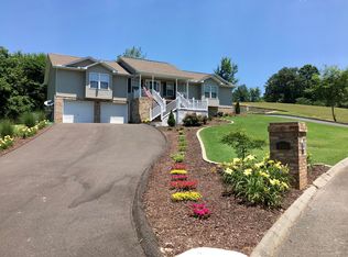 910 Glenda Ln, Sevierville, TN 37862
