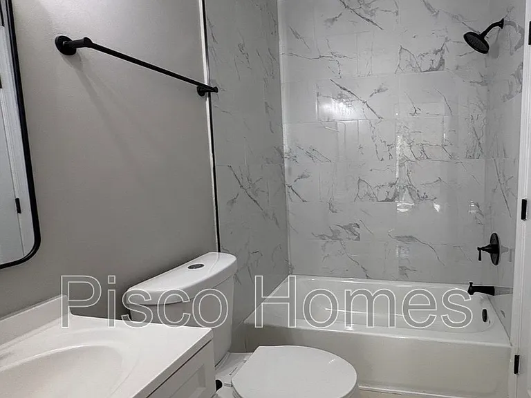 814 Salem Ave — Photo 5
