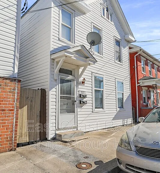 721 2nd St #A — Photo 2