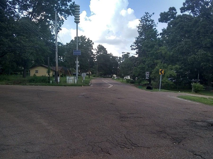 2nd image of 403 Magnolia Rd