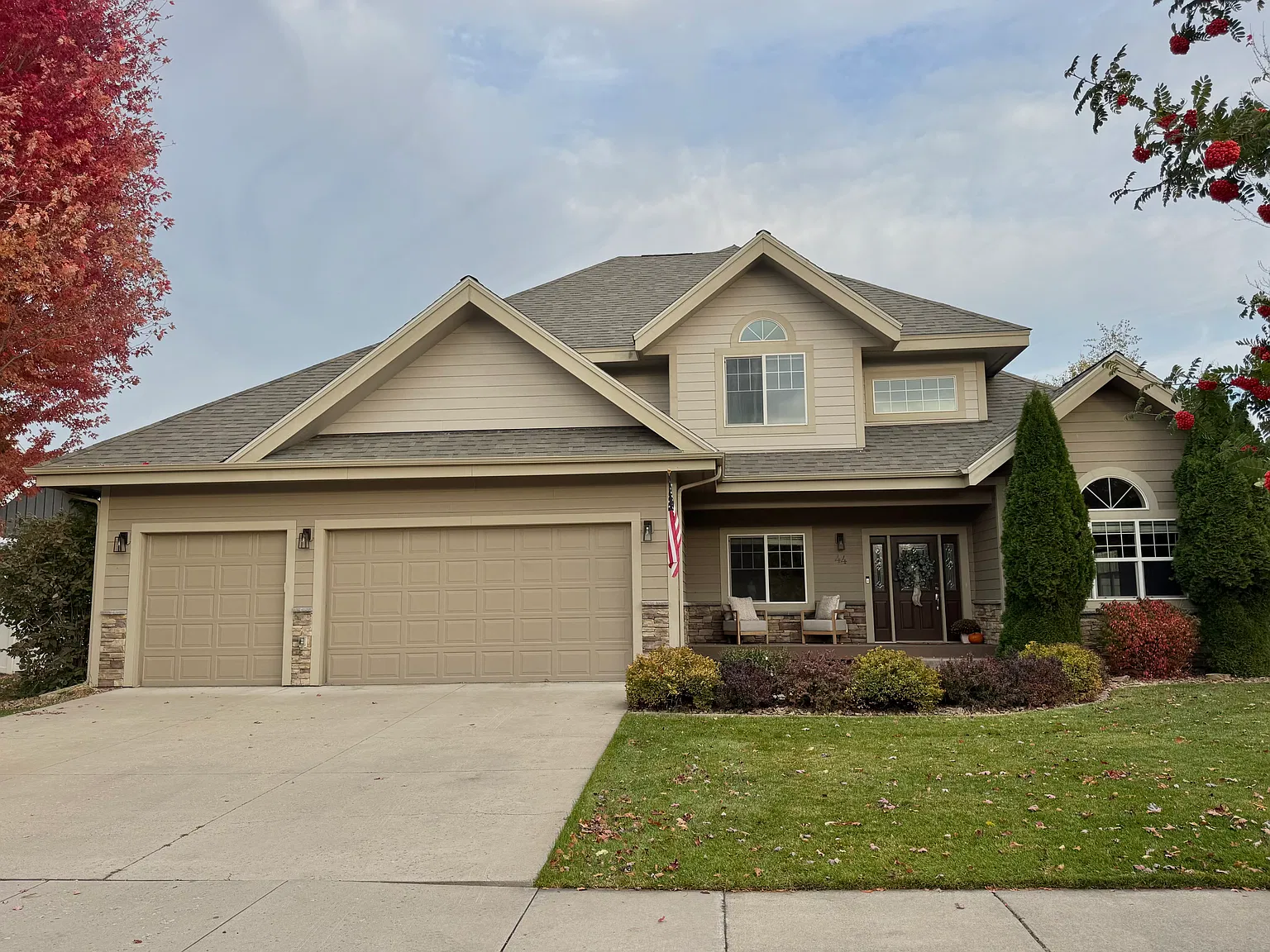 5 bed, 2917 sqft, $4,000 — Photo 1
