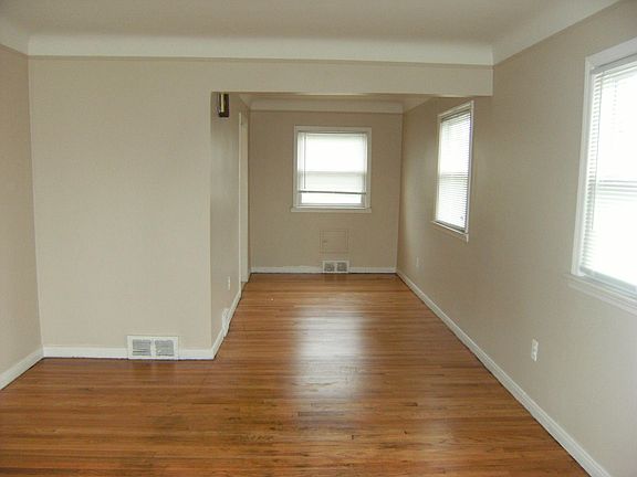 3rd image of 24408 W Chicago St