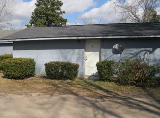 411B Henry St, Glennville, GA 30427