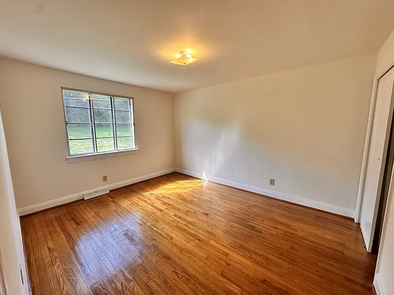 458 Elmhurst Rd — Photo 9