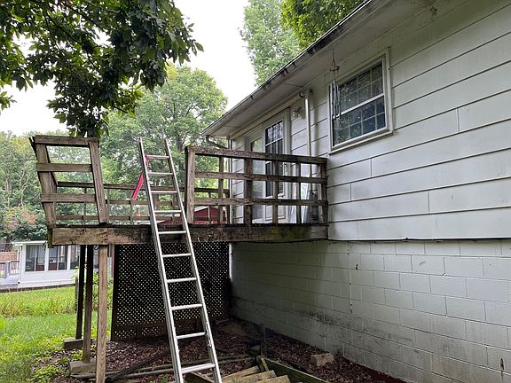 2nd image of 6904 Doris Dr