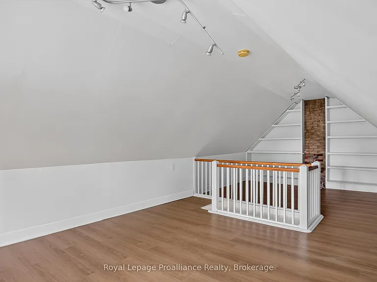 367 Edinburgh St — Photo 23