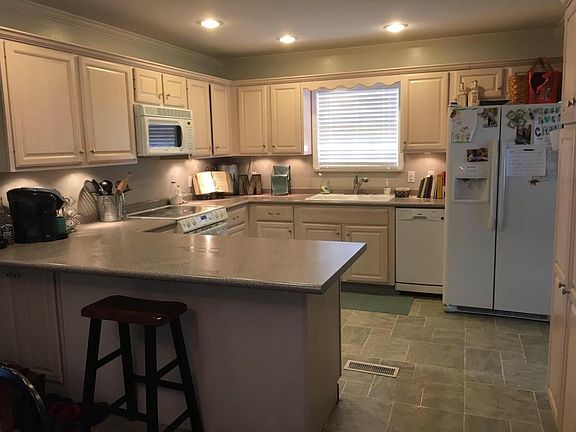 2nd image of 305 N Wortman Pl