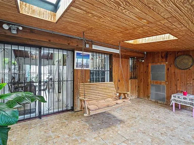 2834 SW 33rd Ave — Photo 34
