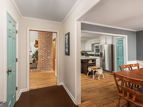 5th image of 101 Spring Valley Ct