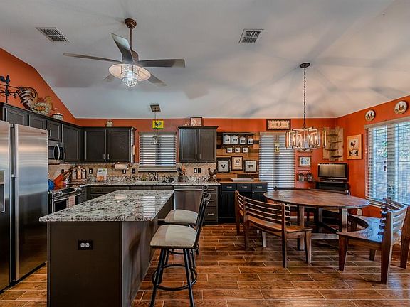 5th image of 1930 Livingston Ln