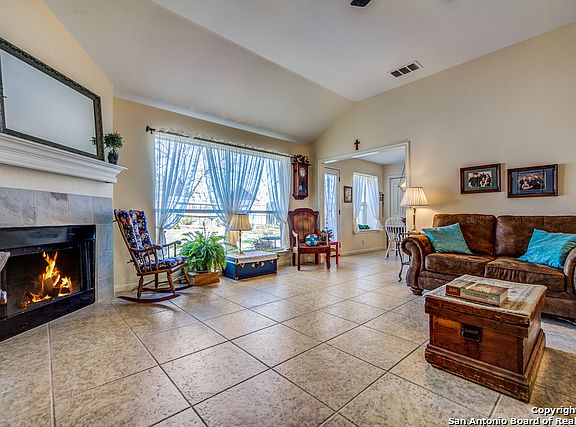 4th image of 114 Cibolo Basin Dr