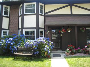 22 Sunhollow Ct, Deer Park, NY 11729