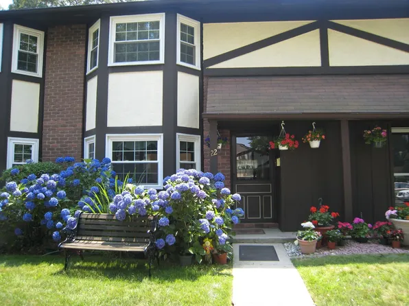 22 Sunhollow Ct, Deer Park, NY 11729