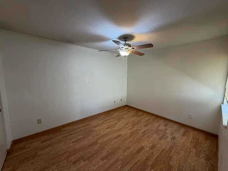 1384 Somerset Dr — Photo 11