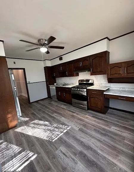 156 Franklin Ave — Photo 3