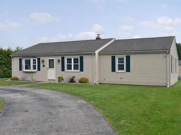 35 Davisville Ln, Narragansett, RI 02882