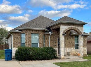 300 7th St, Hempstead, TX 77445