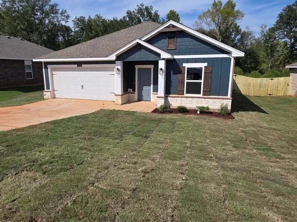 2705 Southern Oaks Dr, Longview, TX 75604