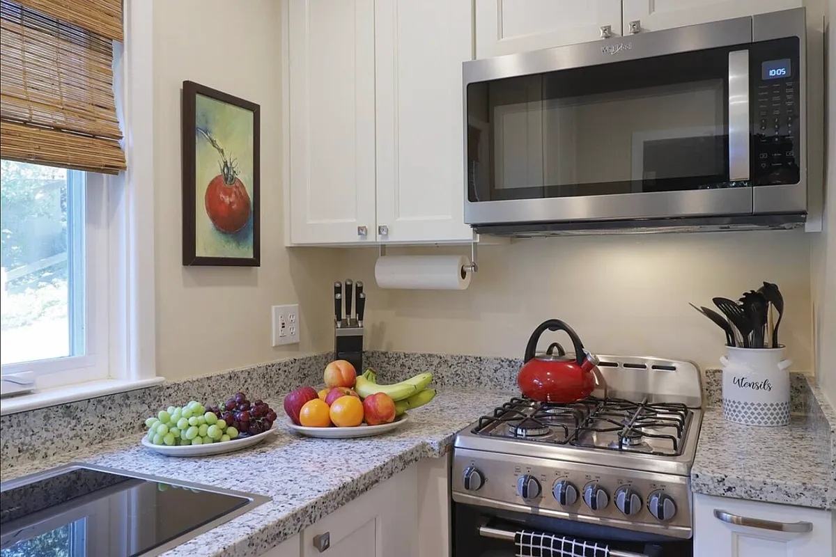 1 bed, 1.0 bath, 850 sqft, $3,450 — Photo 3