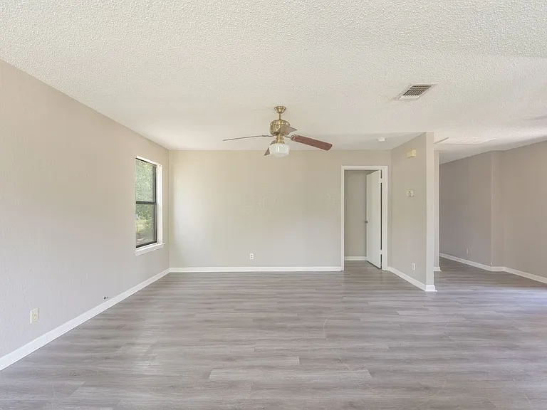 1515 Geneva St — Photo 5