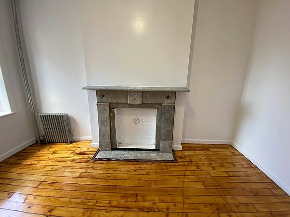 3rd image of 695 10th Ave #4R
