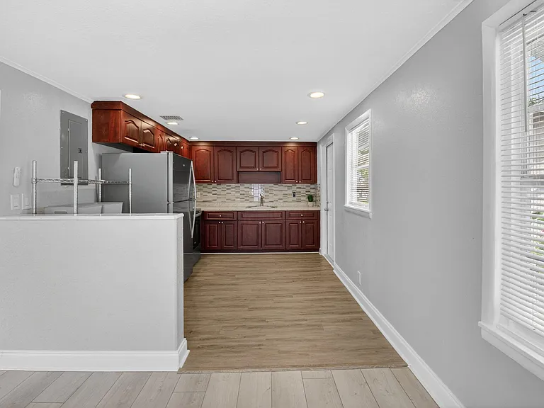 239 NW 6th Ave — Photo 3