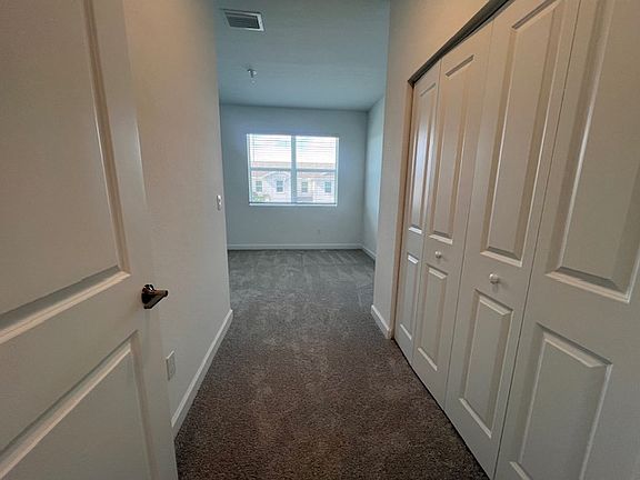 4th image of 405 SE Crossoak Ln #405