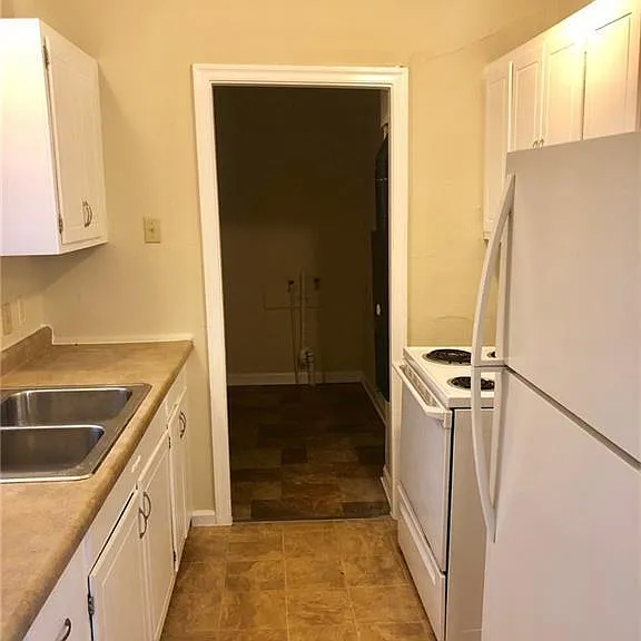 3516 N Hawthorne Ln — Photo 5