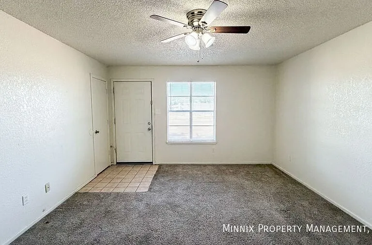 2119 S Loop 289 #B — Photo 6