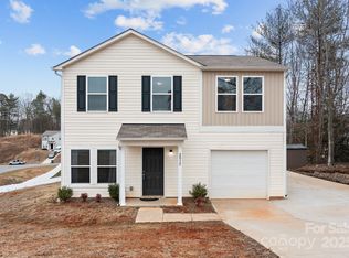 2032 Country Pl, Hickory, NC 28601