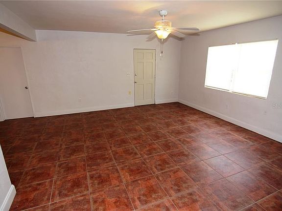 4th image of 2637 Elm Ave