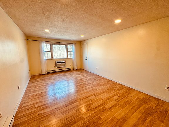 3rd image of 14B Mayberry Dr Unit 7