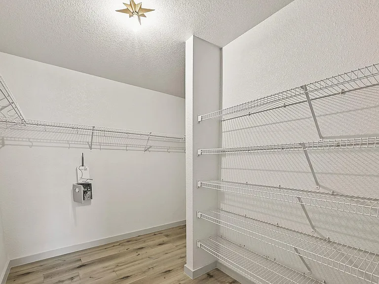 919 Flanagan Dr — Photo 16