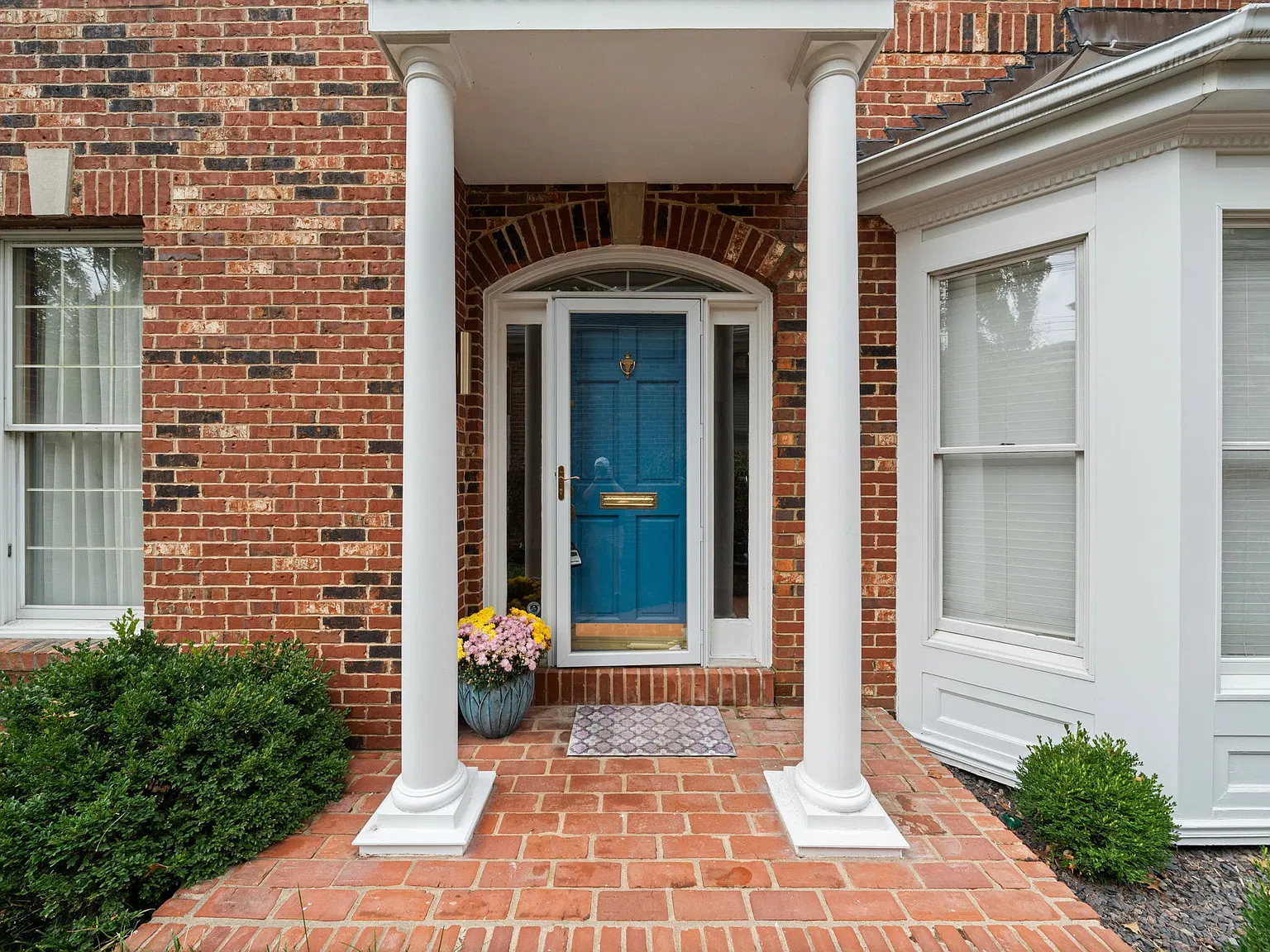 3 bed, 3.5 bath, 3152 sqft, $6,000 — Photo 2