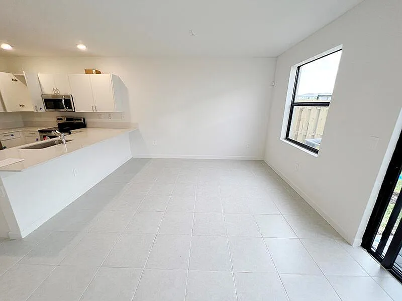 3 bed, 2.5 bath, 1393 sqft, $2,400 — Photo 3