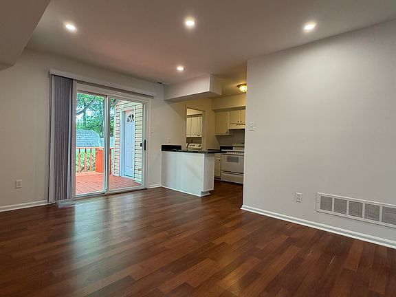 4th image of 4124 Salford Ct