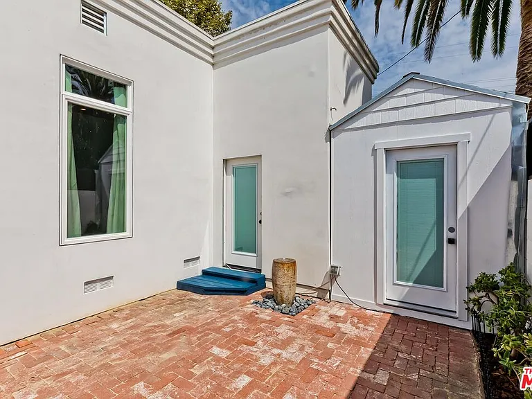 7270 Waring Ave — Photo 32