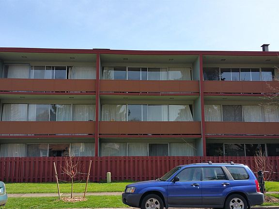 4th image of 1010 NW Fillmore Ave