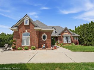 20175 Gill Rd, Livonia, MI 48152