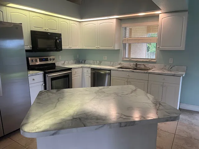 1736 SW 15th St — Photo 3
