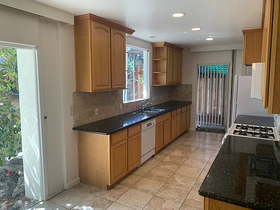 2nd image of 2454 Ash St