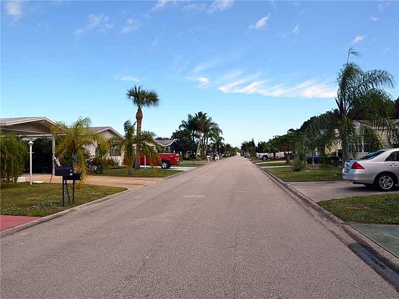 4th image of 422 Papaya Cir