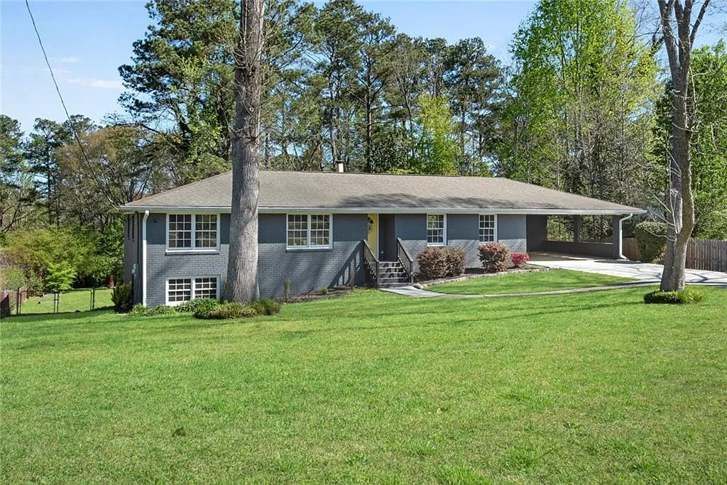 3 bed, 2.0 bath, 3334 sqft, $2,100 — Photo 3