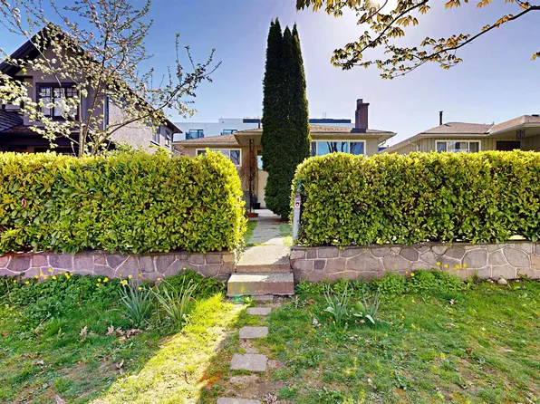 3752 Beatrice St, Vancouver, BC V5N 4H5