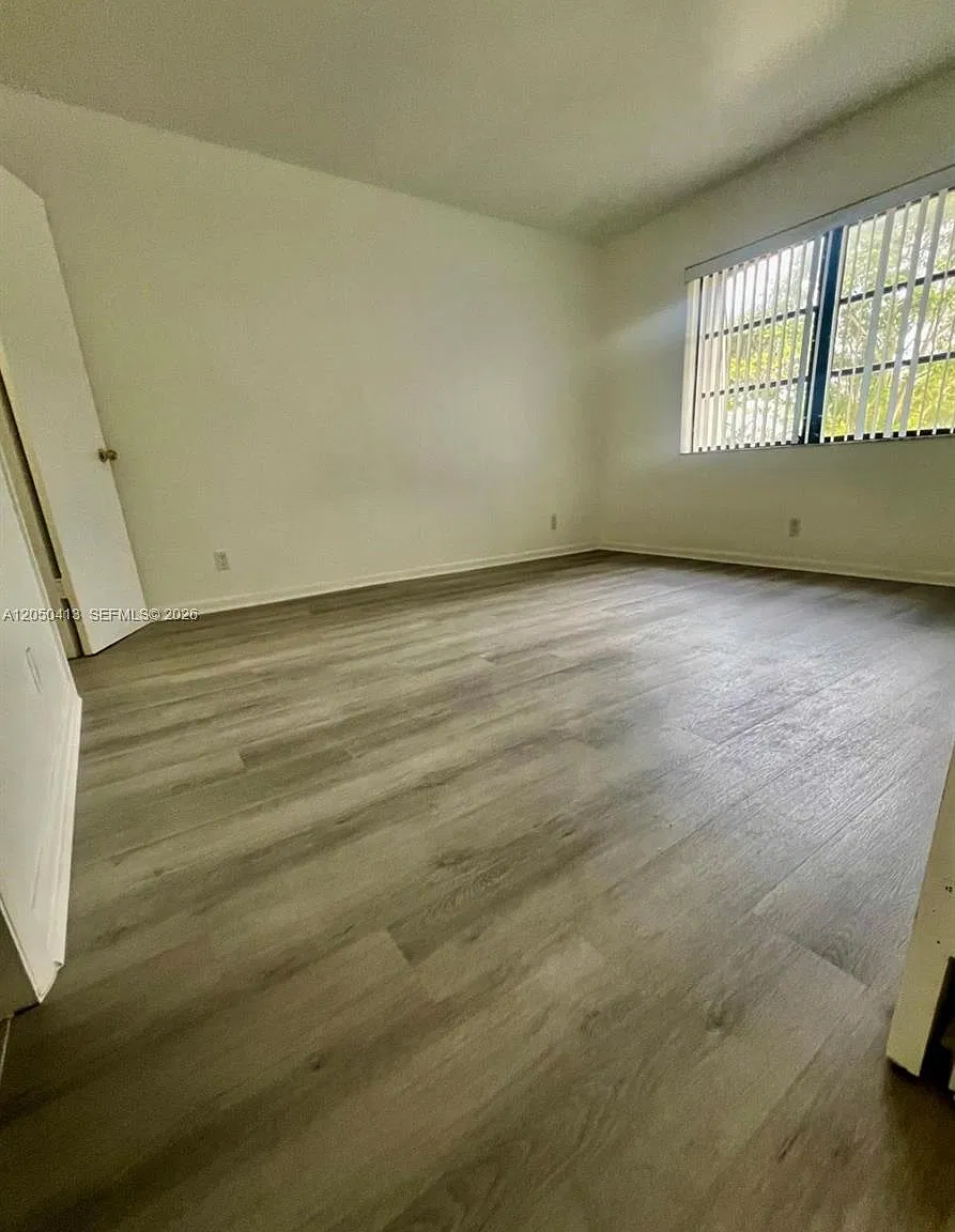 Oakland Shores Condominium — Photo 4