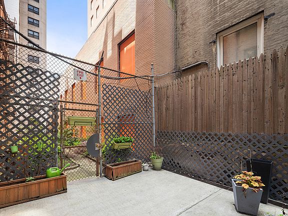4th image of 421 W 57th St Front 1-D