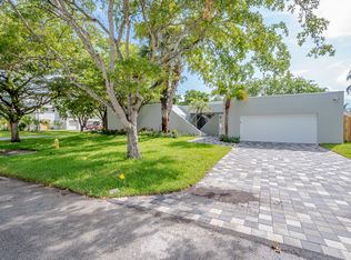 540 S Lake Dasha Dr, Plantation, FL 33324