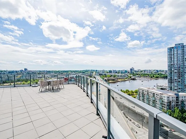 68 Smithe St #522 — Photo 20