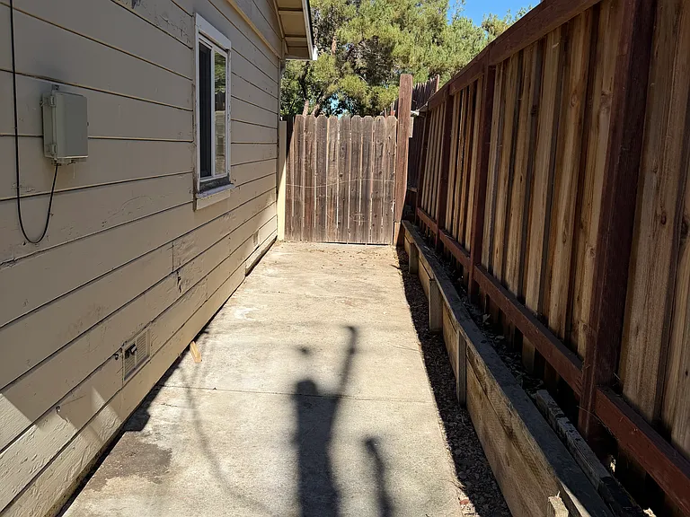 638 Palm Ave — Photo 3