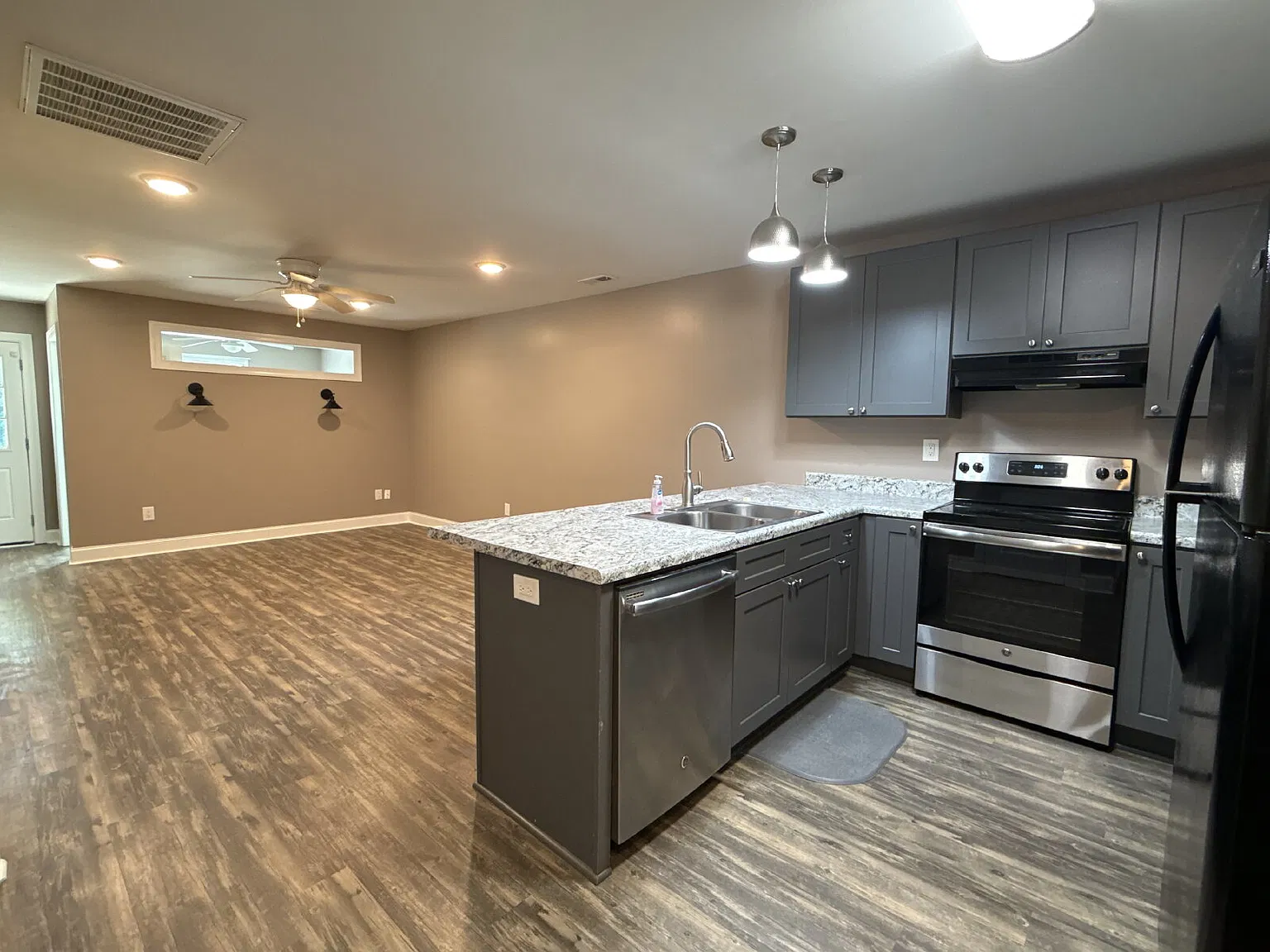 2 bed, 2.0 bath, 888 sqft, $1,295 — Photo 3